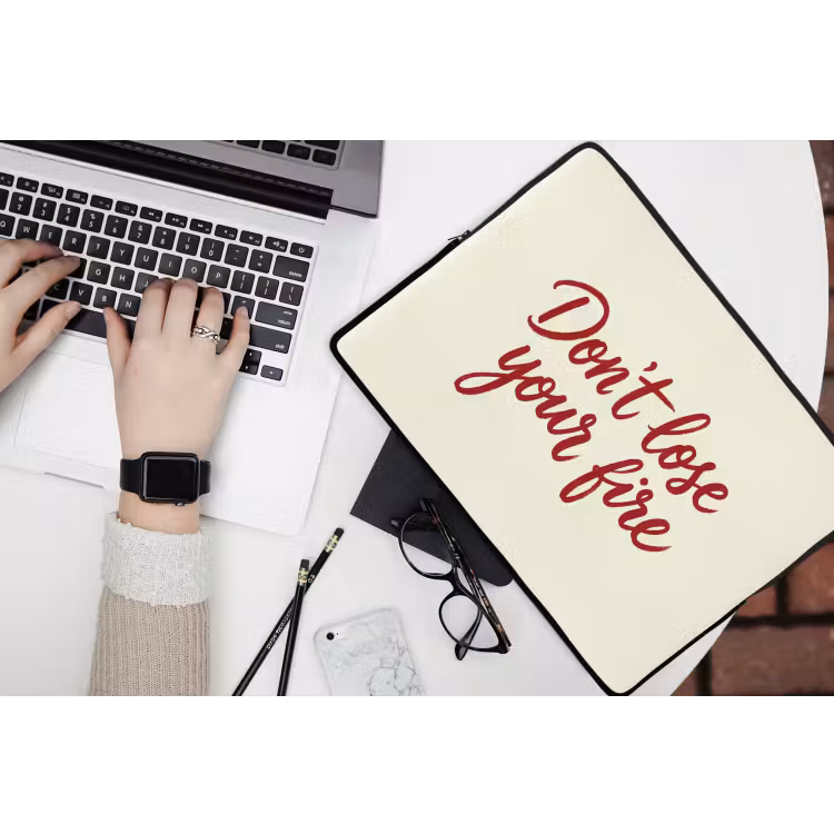 Laptophoes - Don't lose your fire - Rood - Wit - Minimalistisch — 3