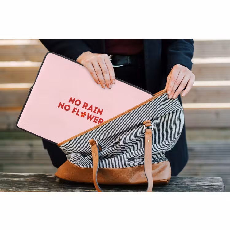 Laptophoes - No rain no flowers - Minimalistisch - Roze - Bloem — 4