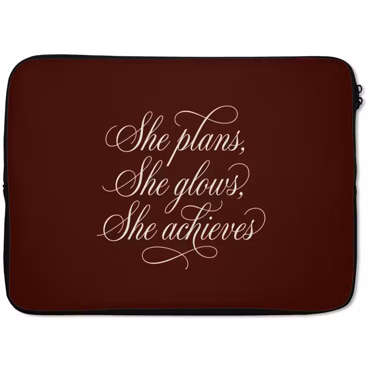 Laptophoes - She plans she glows she achieves - Rood - Cursief — 1