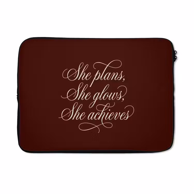 Laptophoes - She plans she glows she achieves - Rood - Cursief — 5
