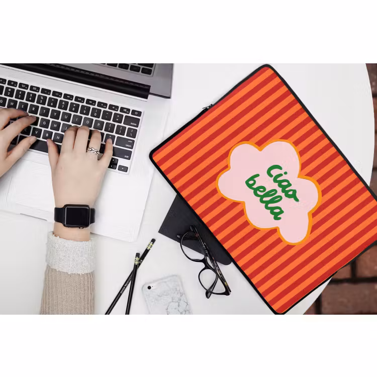 Laptophoes - Ciao bella - Tekstwolk - Strepen - Oranje — 3