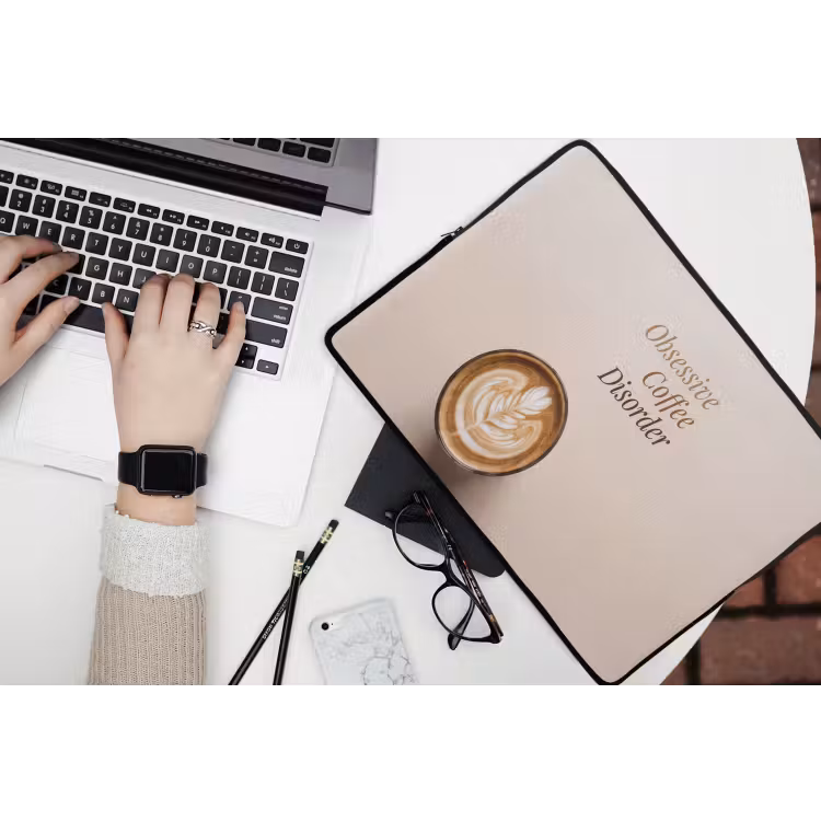Laptophoes - Koffie - Obessive Coffee Disorder - Beige — 3