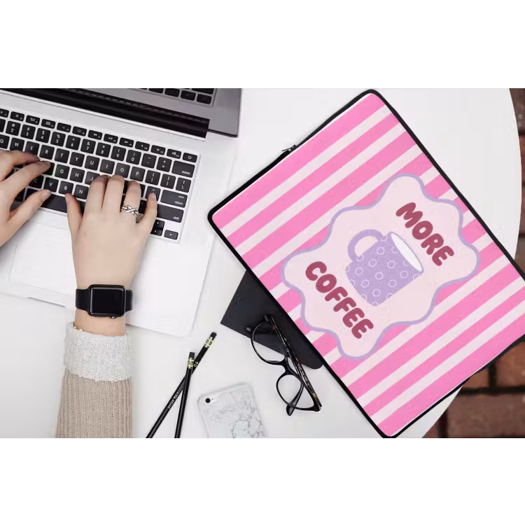 Laptophoes - More coffee - Roze - Paars - Strepen - Mok — 3