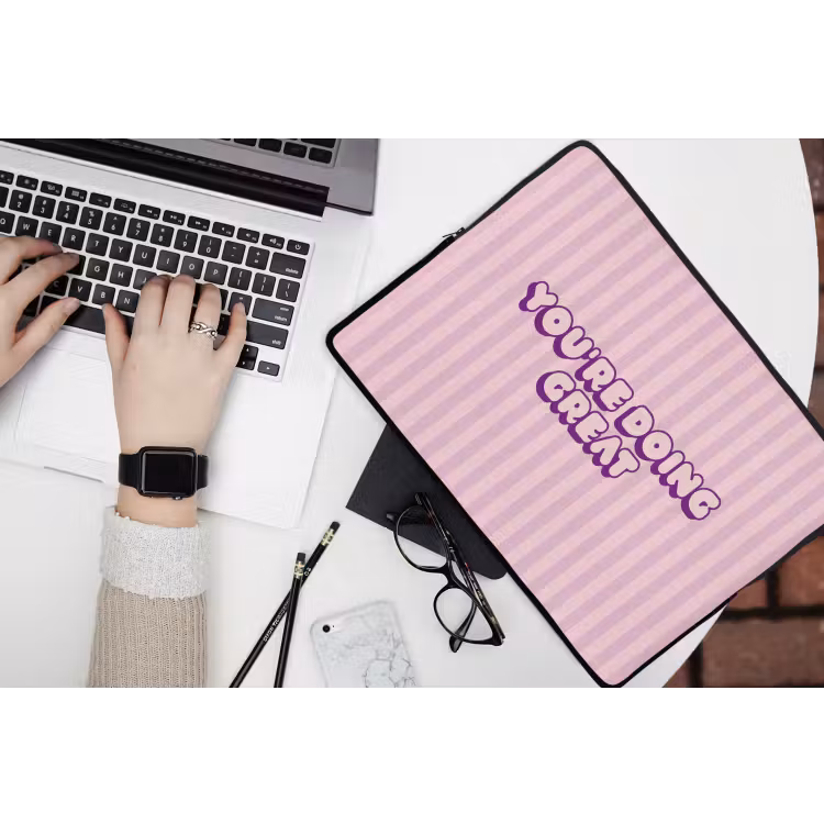 Laptophoes - Paars - Strepen - You're doing great - Schaduw — 3