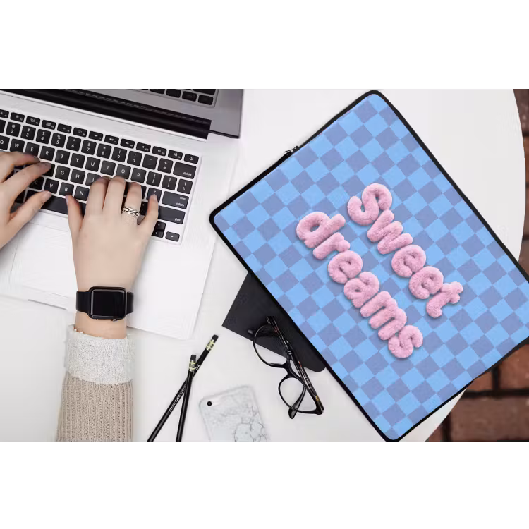 Laptophoes - Sweet dreams - Vierkanten - Roze - Blauw — 3