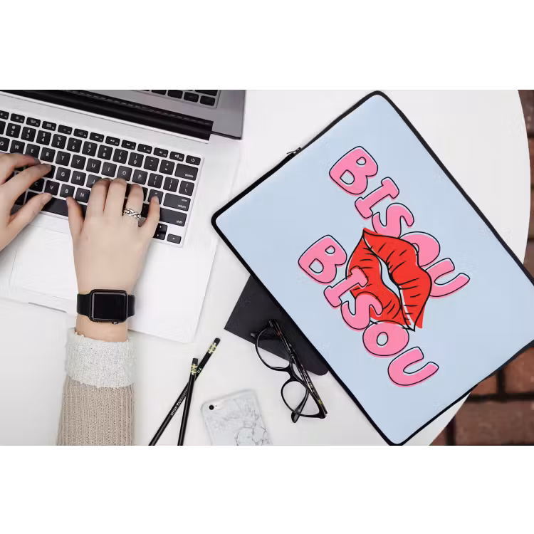 Laptophoes - Bisou - Blauw - Roze - Lippen — 3