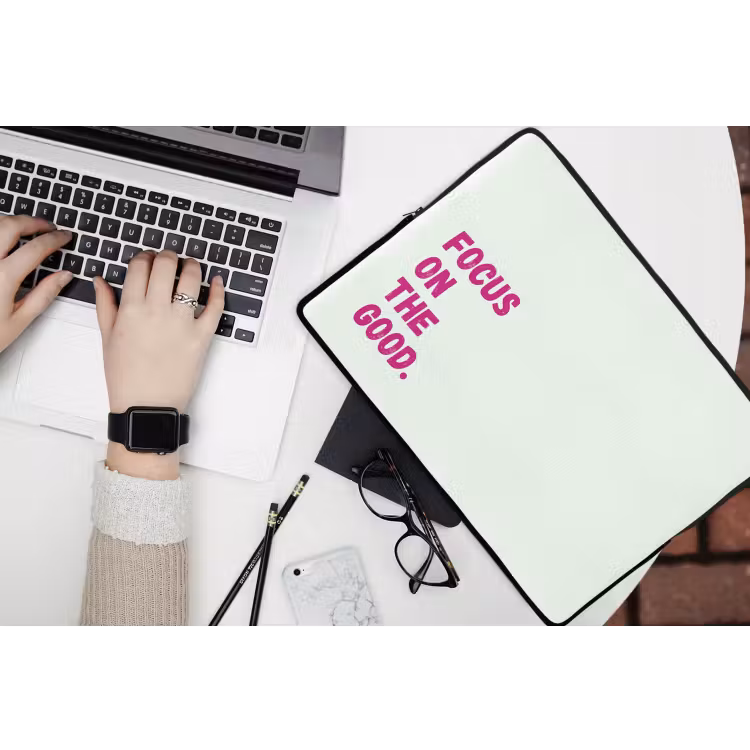 Laptophoes - Focus on the good - Beige - Roze — 3