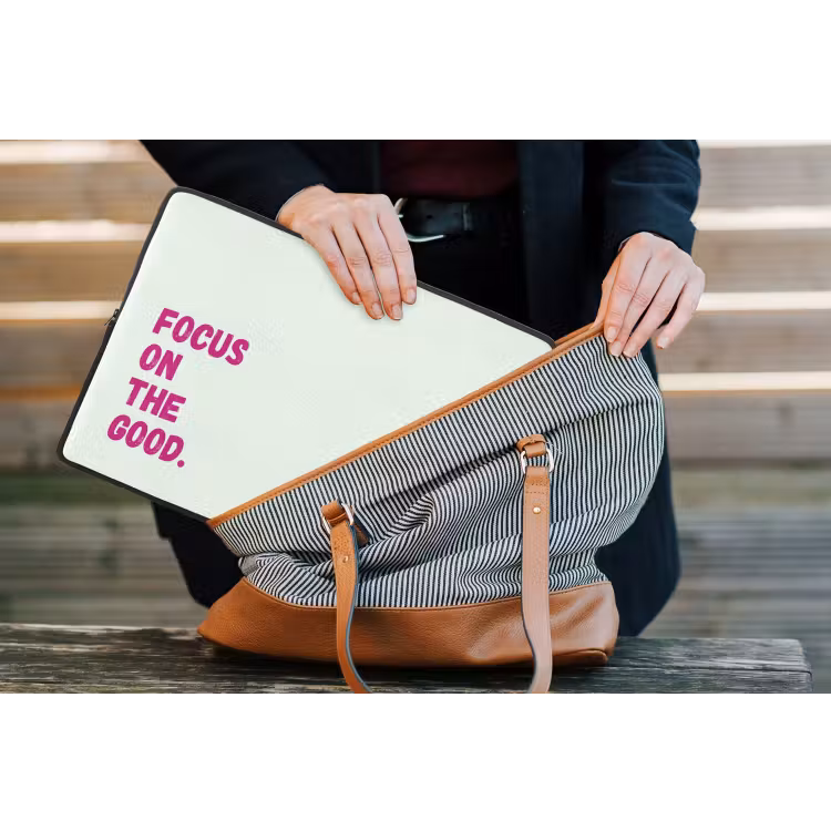 Laptophoes - Focus on the good - Beige - Roze — 4