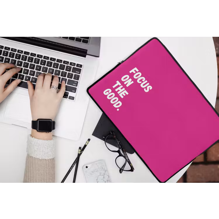 Laptophoes - Focus on the good - Roze - Simple — 3