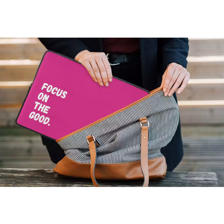 Laptophoes - Focus on the good - Roze - Simple — 4
