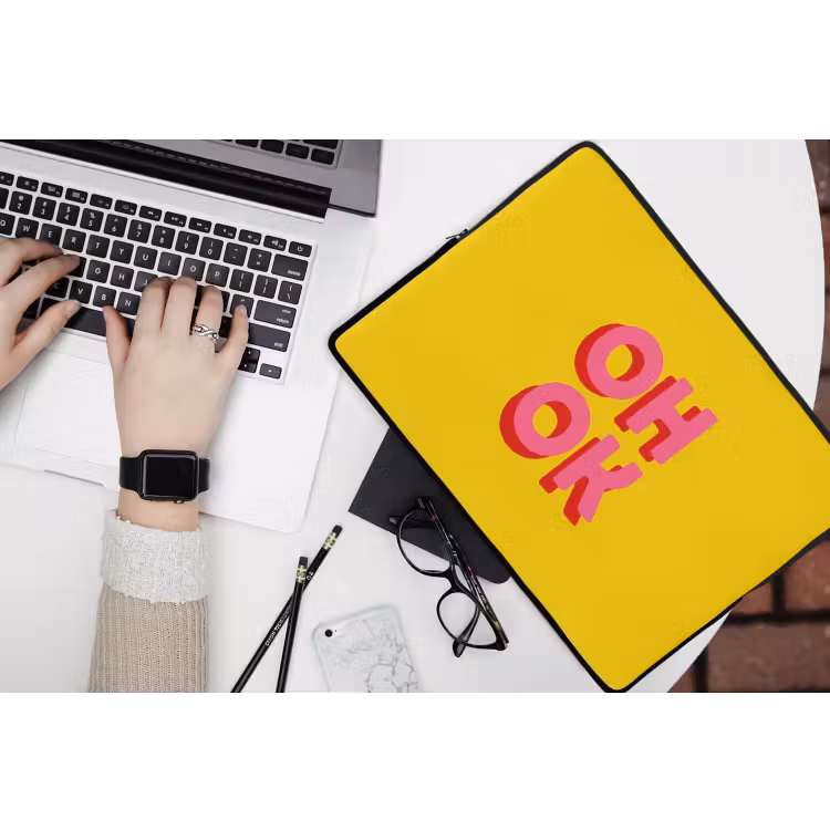 Laptophoes - Oh ok - 3D - Geel - Roze — 3