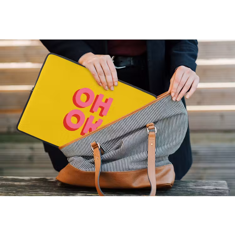 Laptophoes - Oh ok - 3D - Geel - Roze — 4