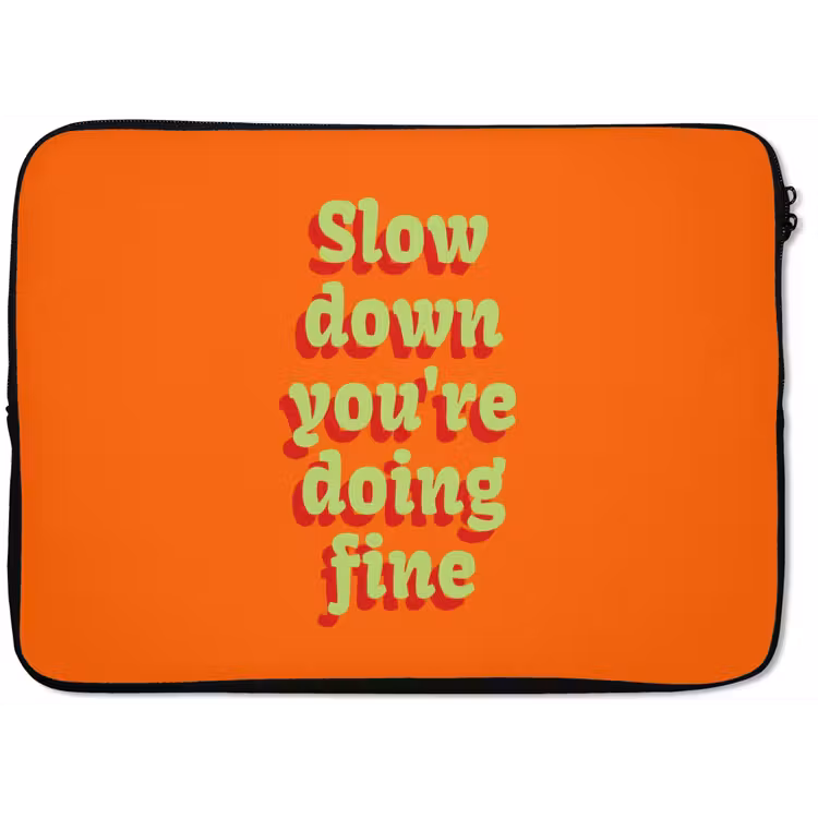 Laptophoes - Oranje - Slow down you're doing fine - Retro — 1