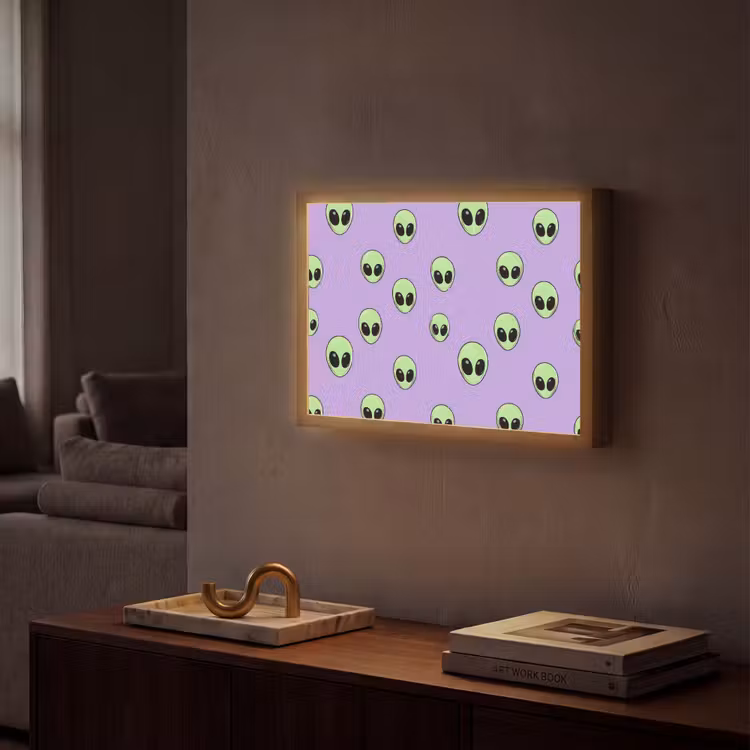 Lightbox - Wandlamp - Alien - Retro - Lila — 2