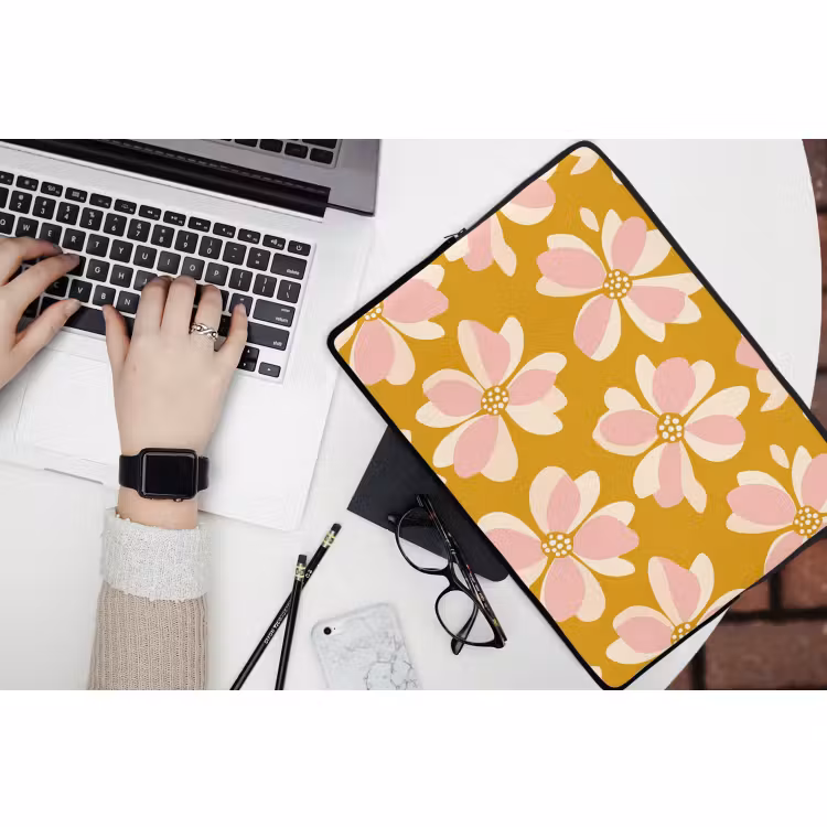 Laptophoes - Vintage - Bloemen - Okergeel — 3