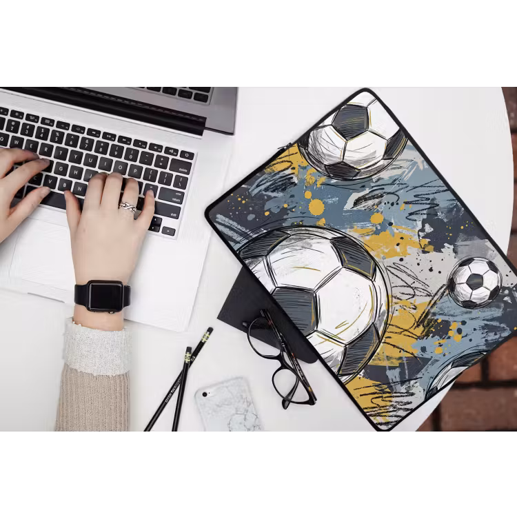 Laptophoes - Voetbal - Abstract - Sport - Kleurrijk — 3