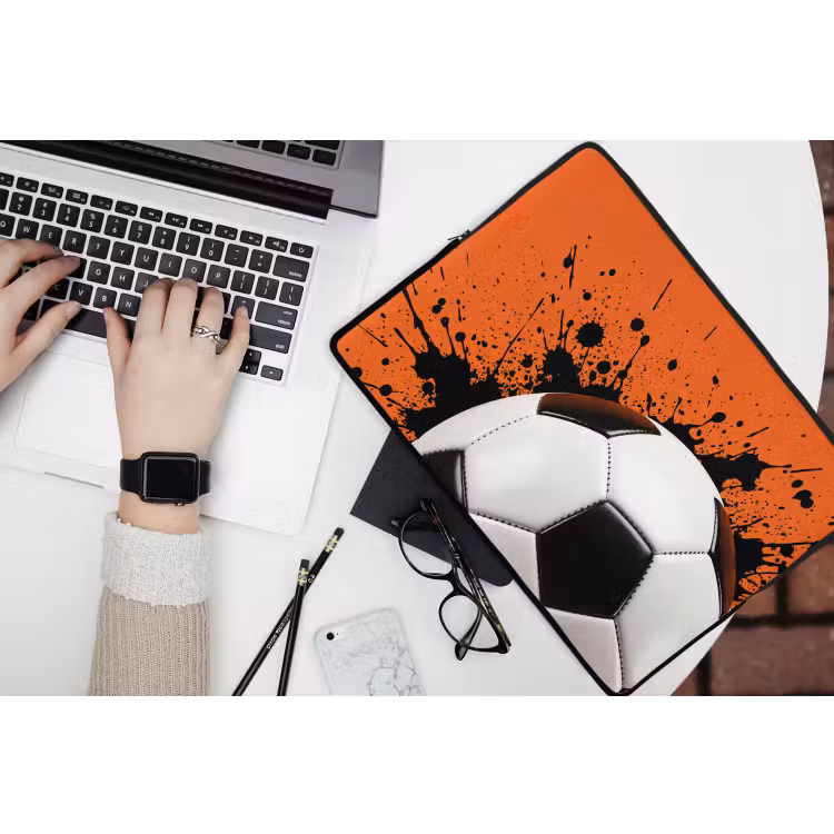 Laptophoes - Voetbal - Verf - Sport - Oranje — 3