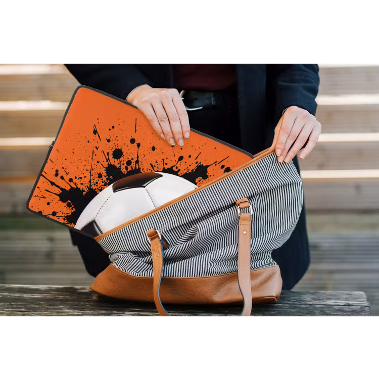 Laptophoes - Voetbal - Verf - Sport - Oranje — 4