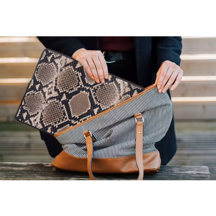 Laptophoes - Slangenprint - Python - Bruin — 4