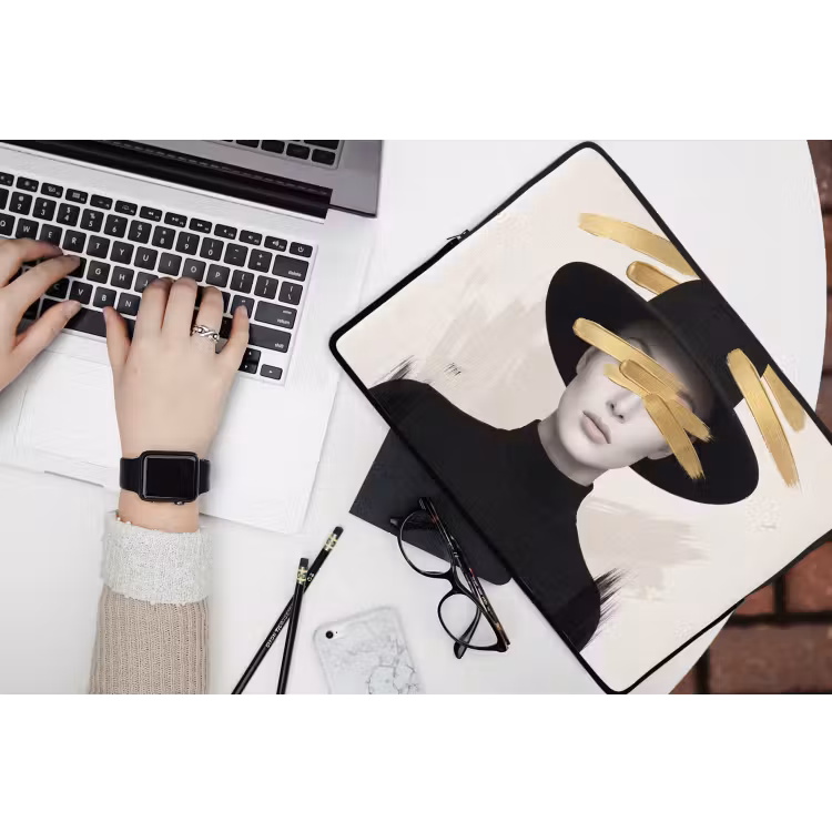 Laptophoes - Vrouw - Portret - Modern - Goud - Kunst — 3