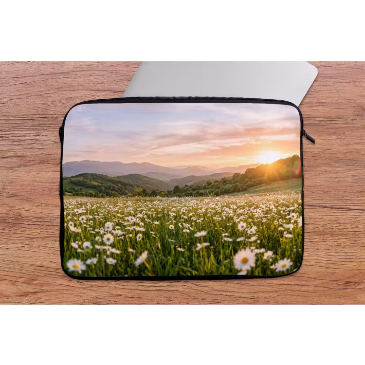 Laptophoes - Madelief - Veld - Heuvels - Groen — 2