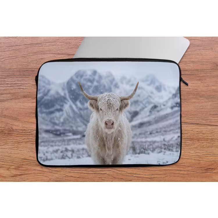Laptophoes - Schotse Hooglander - Sneeuw - Bergen - Winter — 2