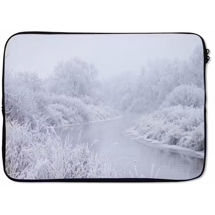 Laptophoes - Rivier - Sneeuw - Bos - Winter - Schilderachtig — 1