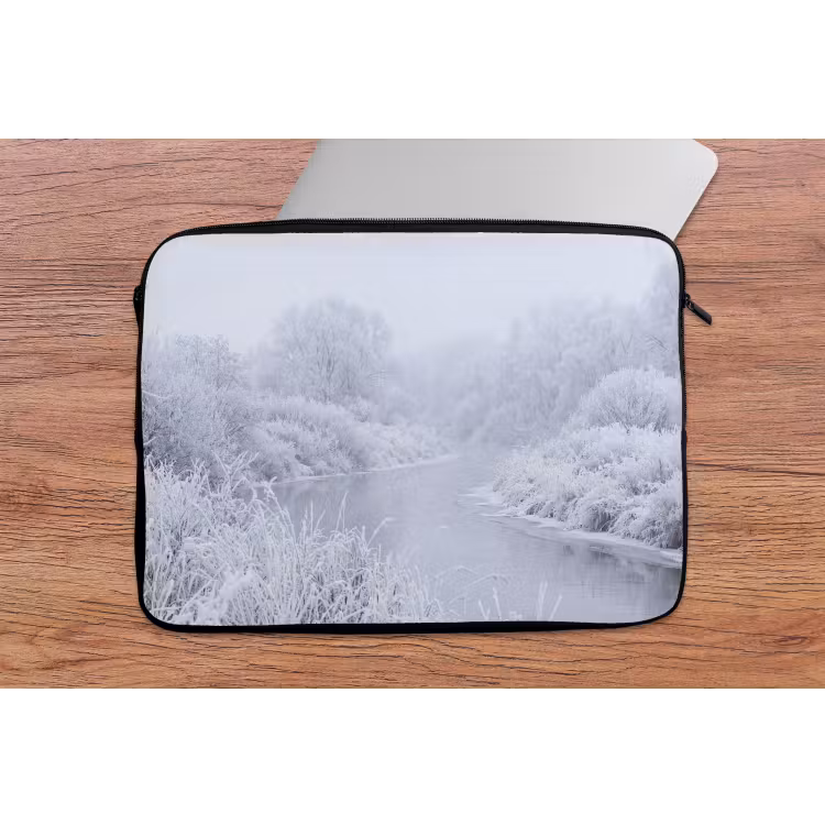 Laptophoes - Rivier - Sneeuw - Bos - Winter - Schilderachtig — 2