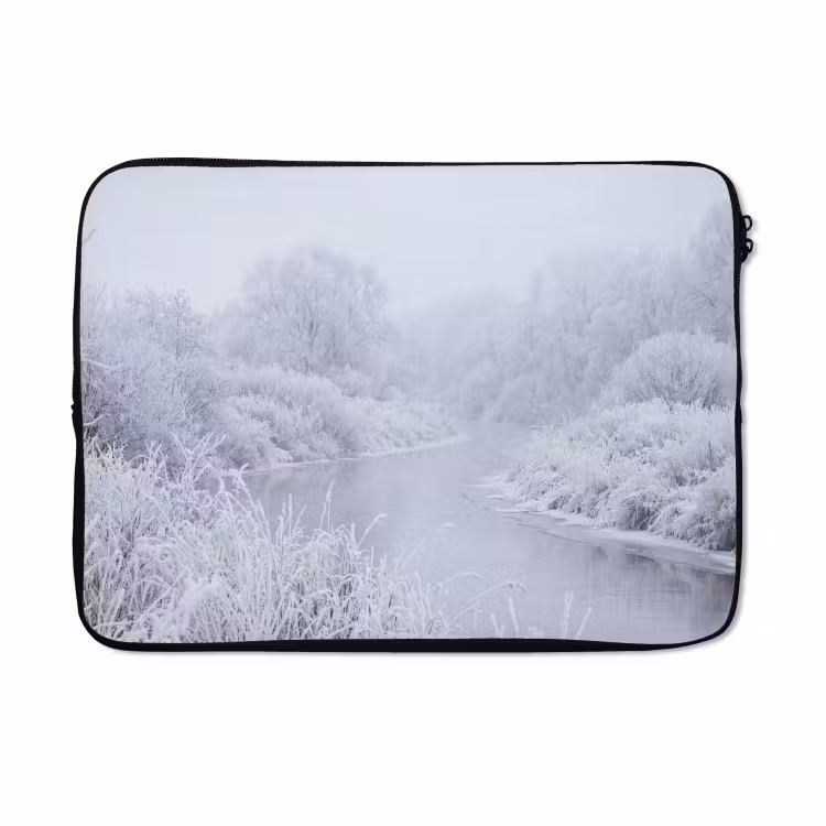Laptophoes - Rivier - Sneeuw - Bos - Winter - Schilderachtig — 5