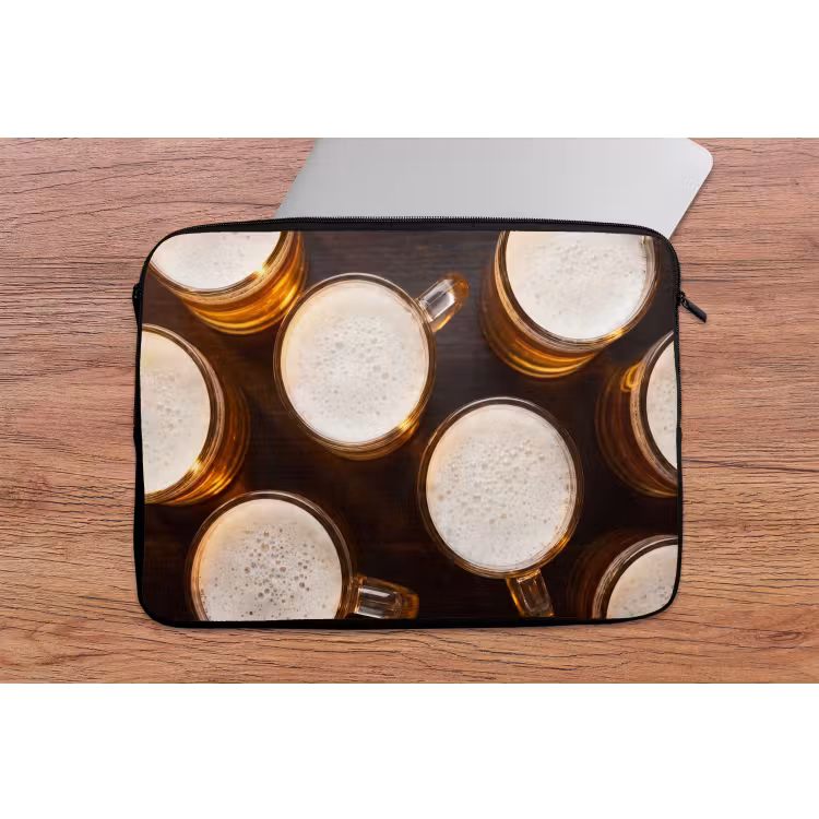 Laptophoes - Bier - Glazen - Schuim - Hout - Drank — 2