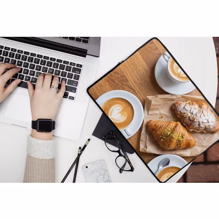 Laptophoes - Eten - Croissant - Koffie - Ontbijt - Modern — 3