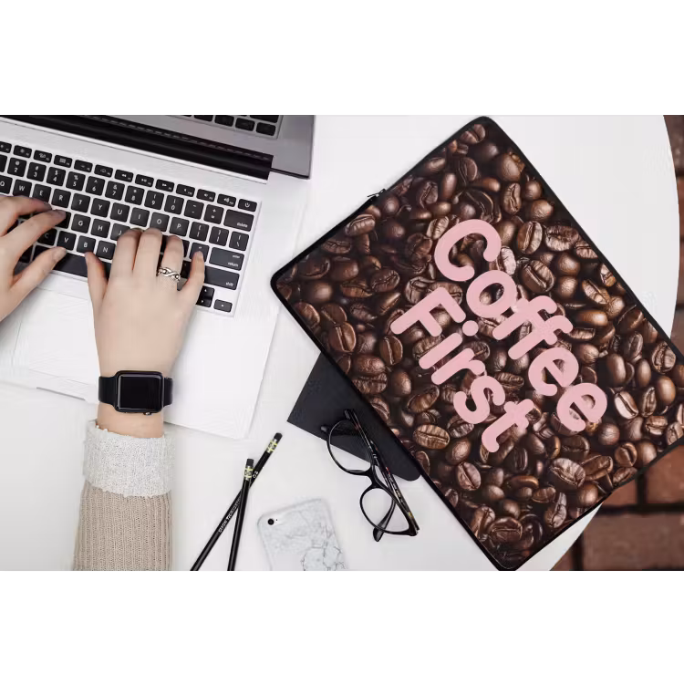 Laptophoes - Coffee First - Koffiebonen - Roze — 3
