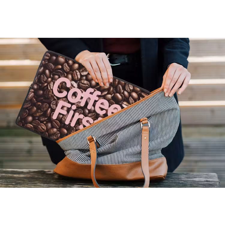 Laptophoes - Coffee First - Koffiebonen - Roze — 4