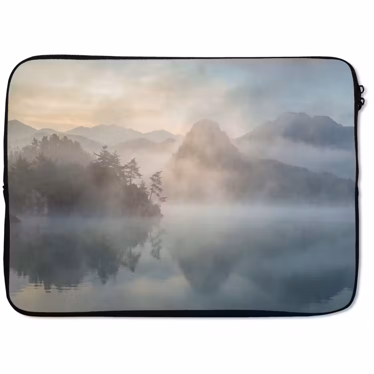 Laptophoes - Landschap - Bergen - Mist - Water - Natuur — 1
