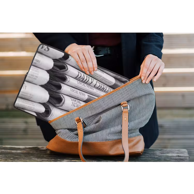Laptophoes - Krant - Stapel - Nieuws - Zwart-wit - Media — 4