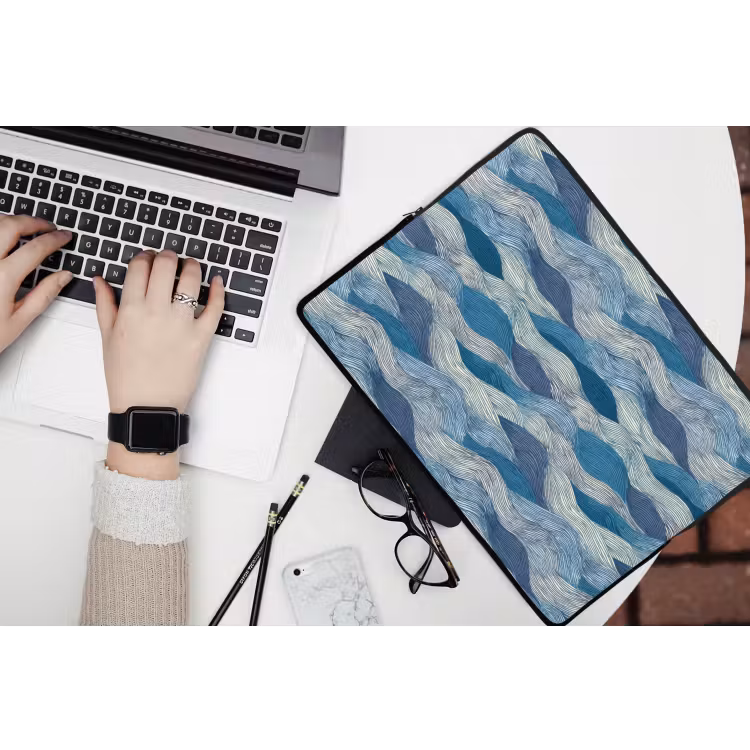 Laptophoes - Getekend - Blauw - Wit - Golvend - Streepjes — 3