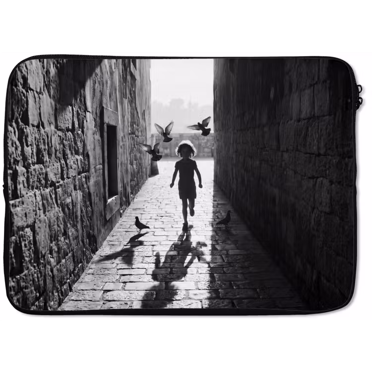 Laptophoes - Kind - Vogel - Straat - Zwart-wit - Spelen — 1