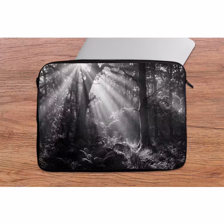 Laptophoes - Bos - Lichtstralen - Natuur - Zwart-wit — 2