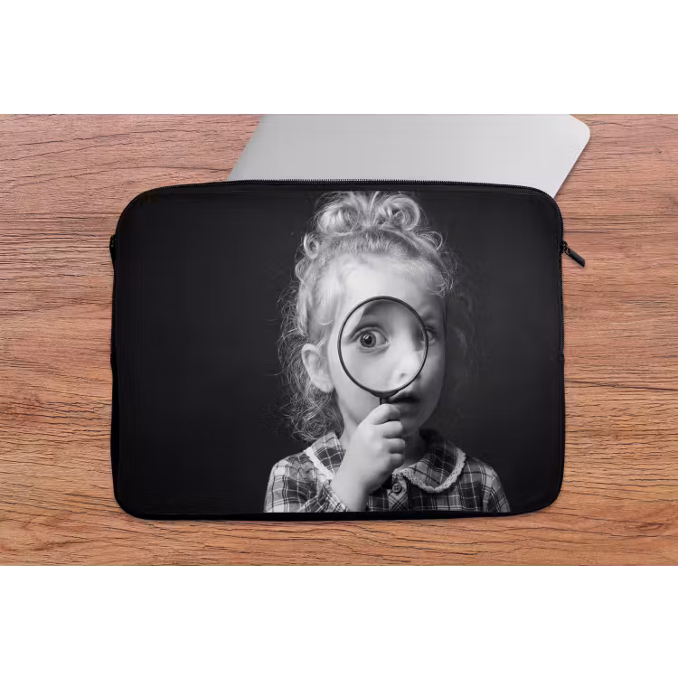 Laptophoes - Kind - Vergrootglas - Portret - Zwart-wit — 2