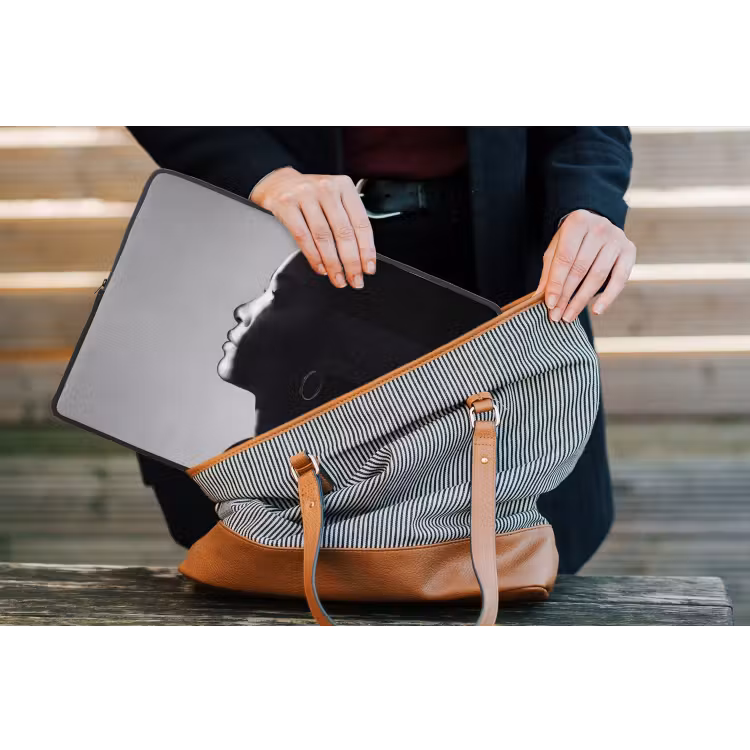 Laptophoes - Vrouw - Profiel - Mensen - Zwart-wit — 4