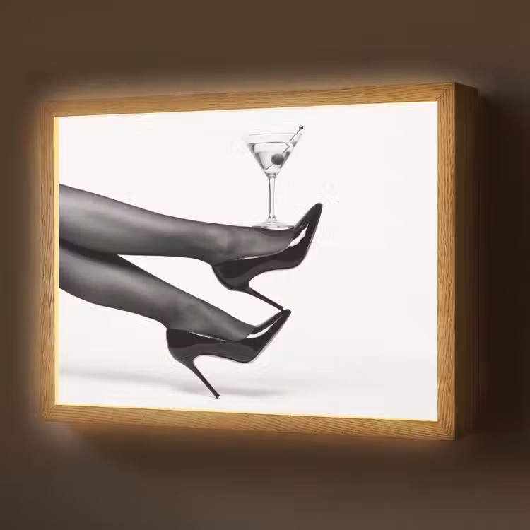 Lightbox - Wandlamp - Benen - Hakken - Glas - Zwart - Wit - Speels — 1