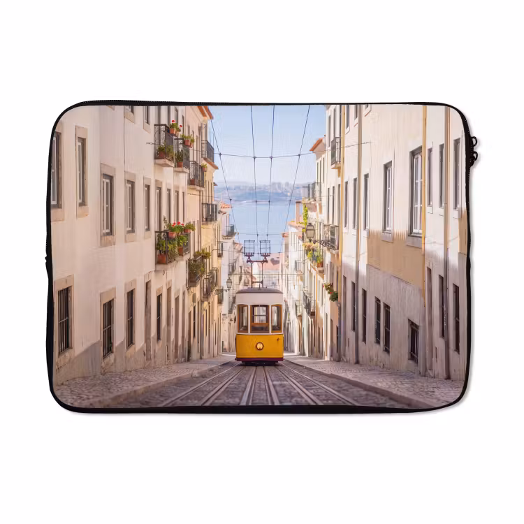 Laptophoes - Tram - Straat - Stad - Architectuur - Geel — 5