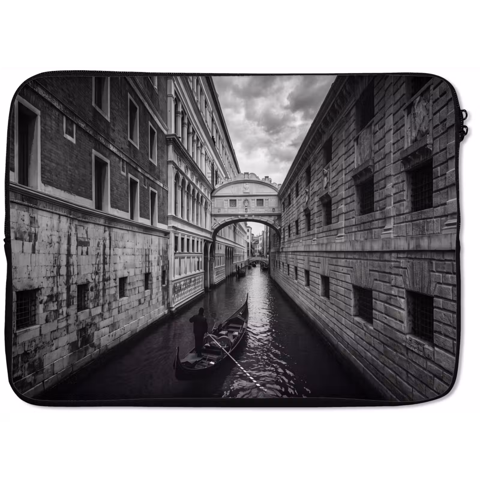 Laptophoes - Boot - Waterweg - Stad - Zwart-wit - Architectuur — 1