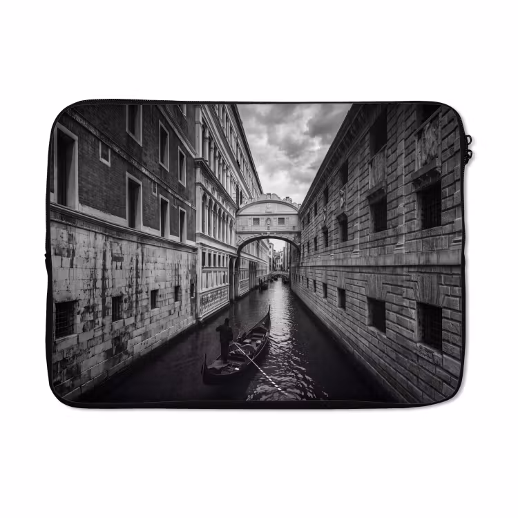 Laptophoes - Boot - Waterweg - Stad - Zwart-wit - Architectuur — 5