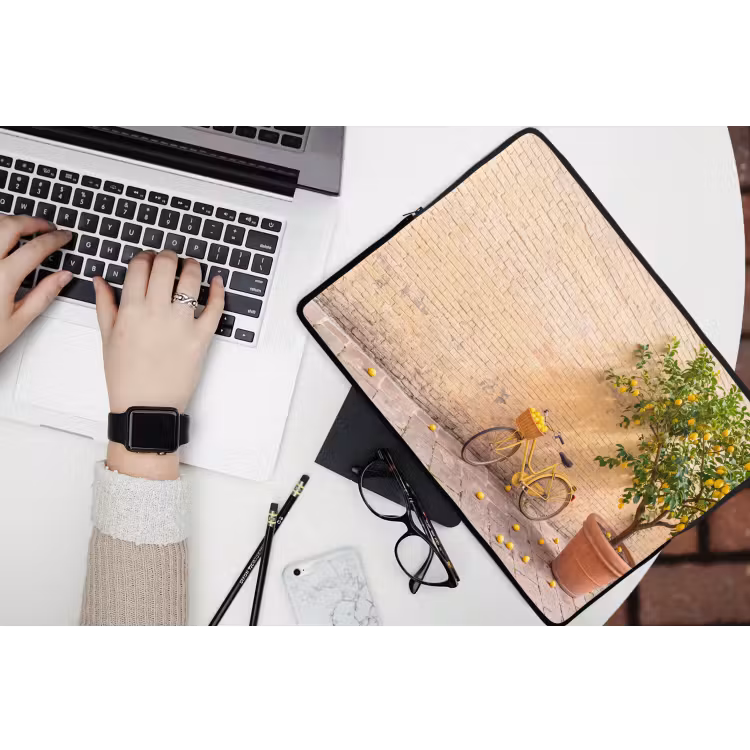 Laptophoes - Fiets - Mand - Eten - Geel - Zomer — 3