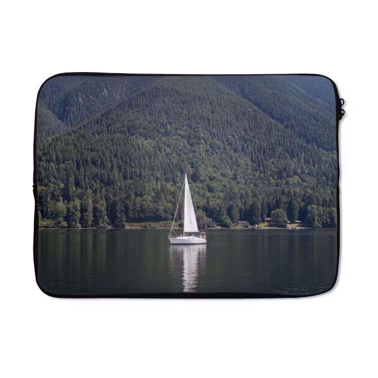 Laptophoes - Zeilboot - Water - Bergen - Natuur - Groen — 5