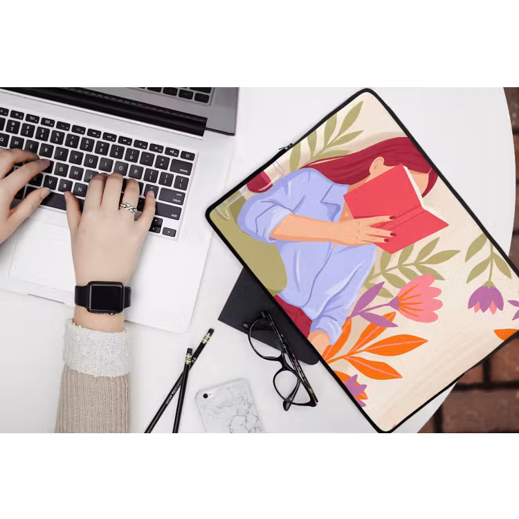 Laptophoes - Vrouw - Lezen - Thuis - Modern - Bloemen — 3