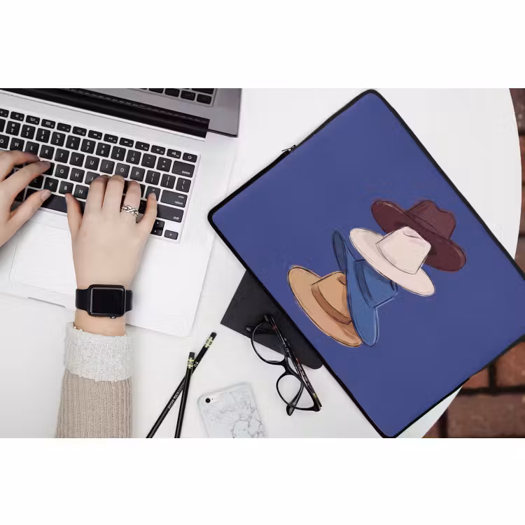 Laptophoes - Hoeden - Gestapeld - Mode - Kleurrijk - Illustratie — 3
