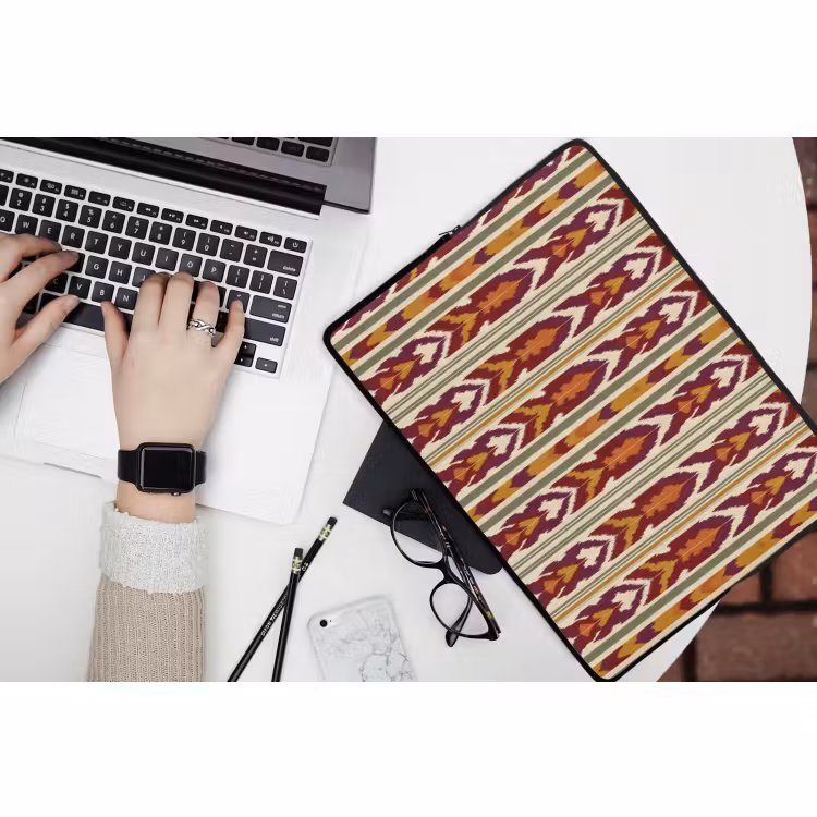 Laptophoes - Ikat - Bordeauxrood - Etnisch - Patroon — 3