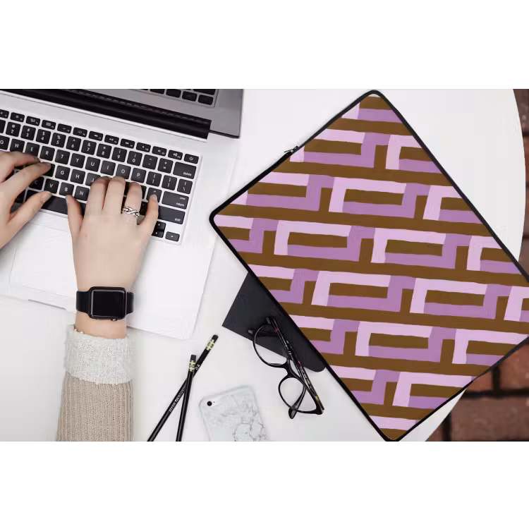 Laptophoes - Bruin - Roze - Geometrisch - Meander - Patroon — 3